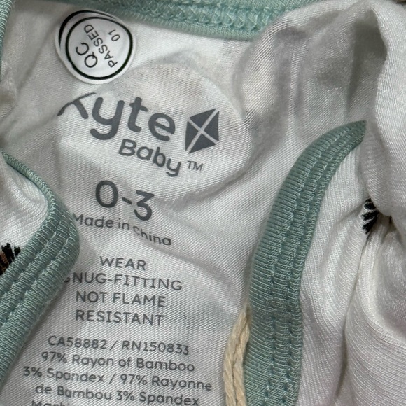 ☃️Kyte BABY White and Brown Hedgehog Bodysuit with Green Trim ☃️ - Picture 3 of 3